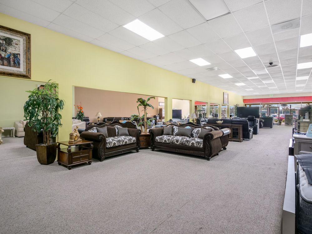 NNN Leased Retail Building - Ideal Furniture Gallery: 116 W 6th St, Hanford, CA 93230
